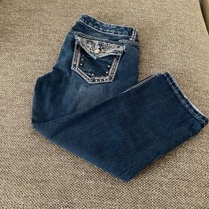 EUC Maurices Capris with embroidery and bling